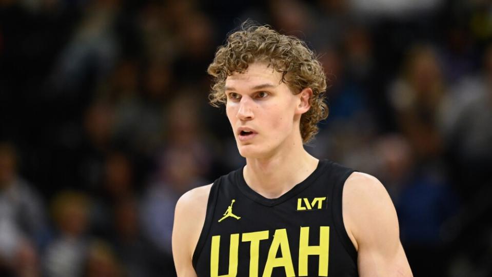 Lauri Markkanen set to delay extension with Jazz, removing him from trade talks for now.