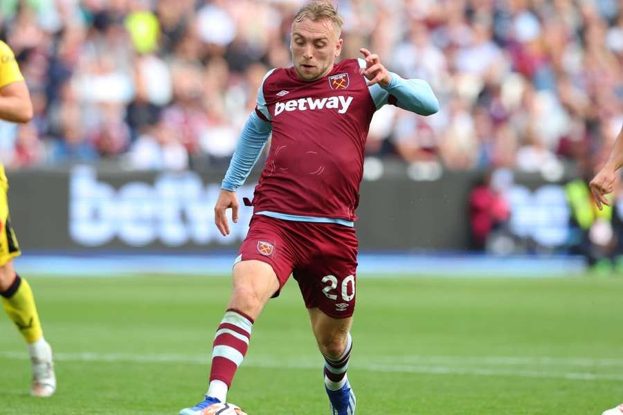 West Ham leader Bowen calls for composure following Villa loss