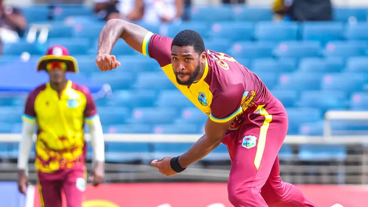 Roston Chase shines as WI bowl; Jason Smith makes debut for SA with three changes