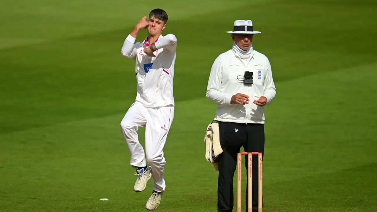 Vaughaban and Leach's spin prowess fuels Somerset's title aspirations