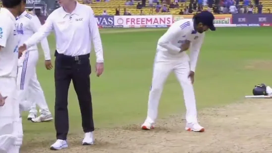 KL Rahul's mysterious 'bowing' gesture towards Bengaluru pitch sparks frenzy of speculation about Team India star's future