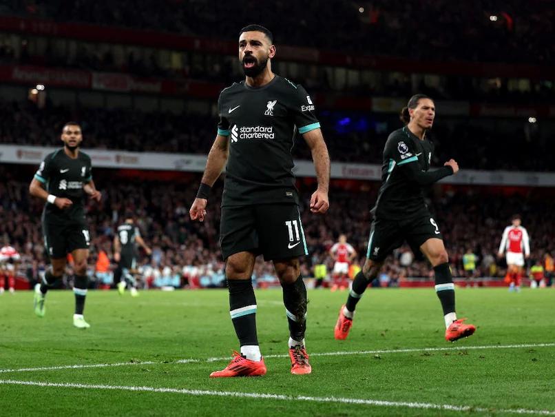 Mohamed Salah's Late Goal Secures Draw for Liverpool Against Title Rivals Arsenal.